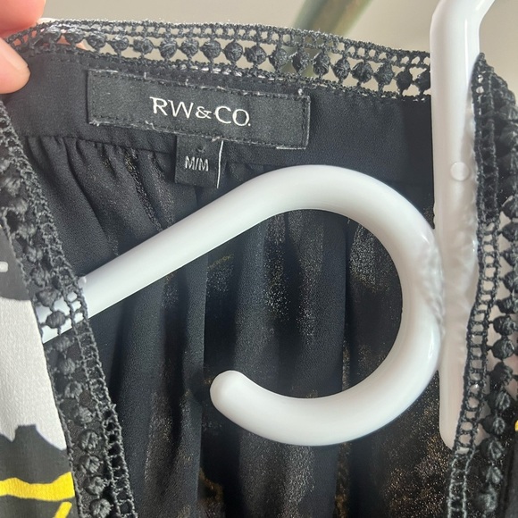 !SOLD! RW&CO. Sleeveless Chiffon Floral Blouse Deep V size Medium Casual Women - Picture 3 of 7